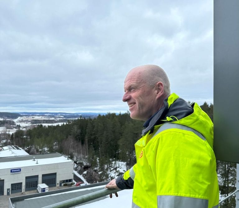 Jørn Teksum i toppen av Hey`di sitt produksjonsanlegg på Frogner i Lillestrøm Kommune