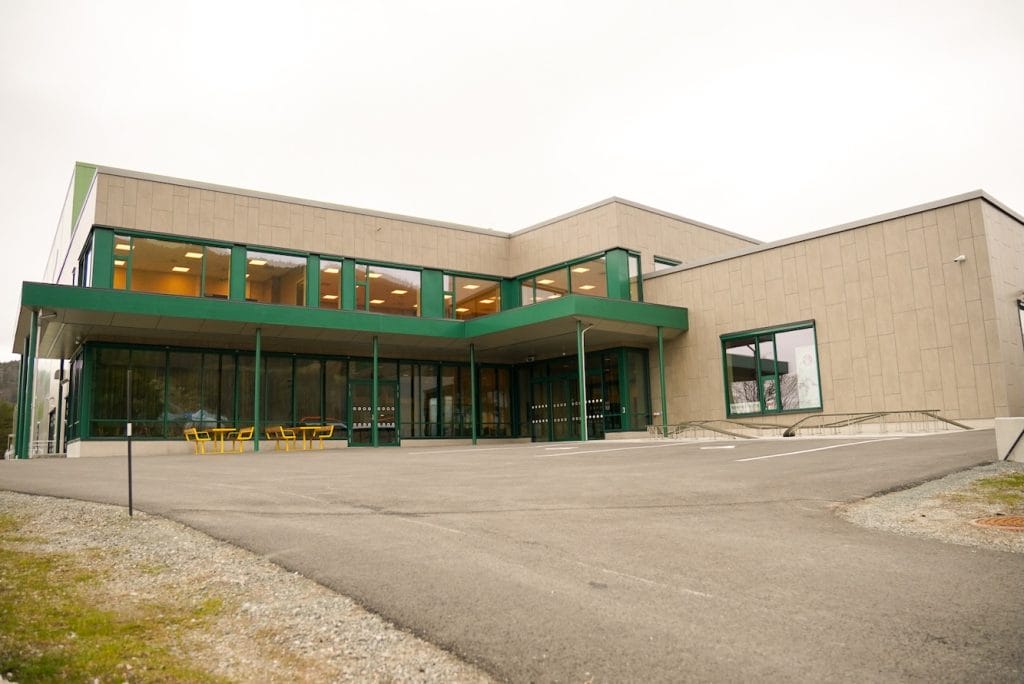 Spjelkavik arena har fasade med dekton fasadeplater og fixade festesystem 2