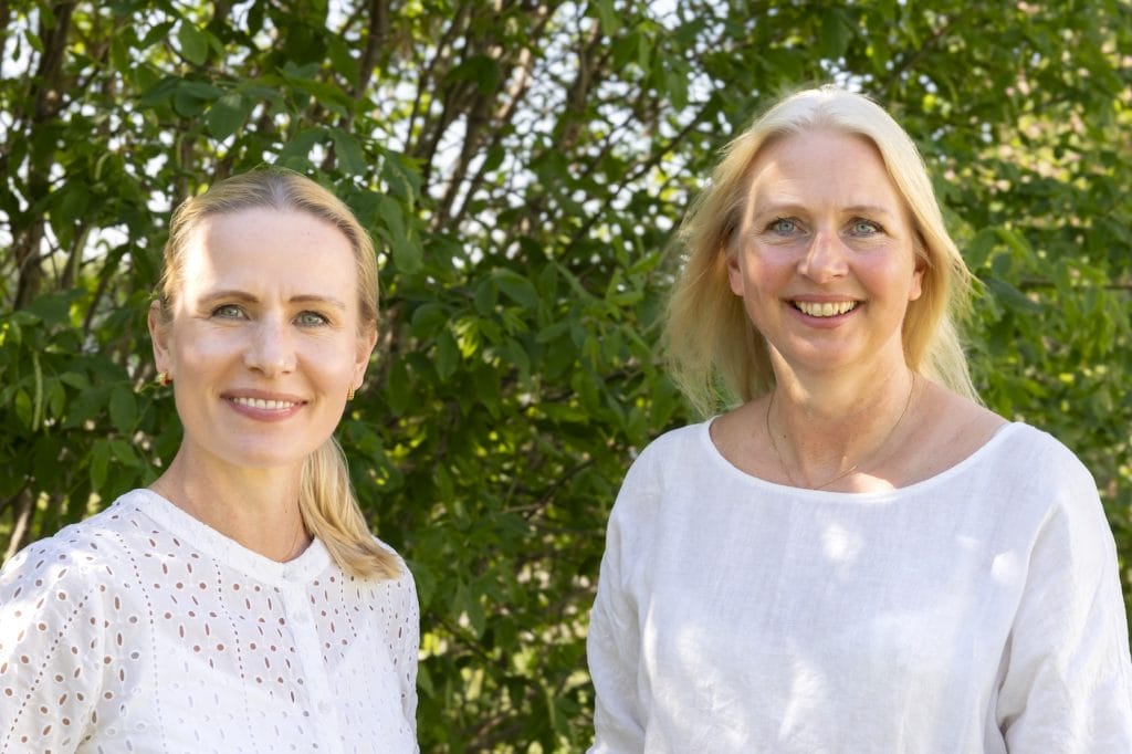 Til venstre Hege Voll Midtgaard, Bærekraftssjef og til høyre; Mona Gran Sukke, kategorisjef i Bergene Holm.