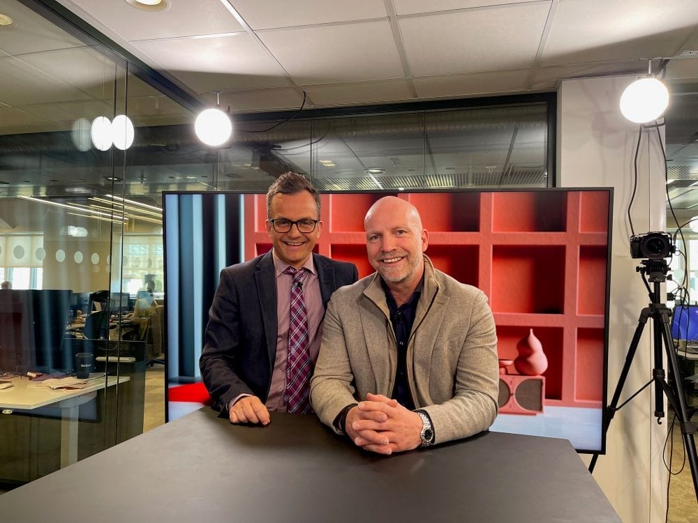 Johannes Brun, programleder for Boligrådet (t.v.) og Gunnar Glavin Nybø, administrerende direktør for Bygg Reis Deg etter en av sendingene i studio